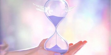 时间像小天使究竟是哪首歌？