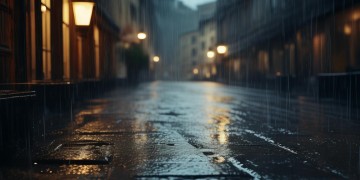飘雨的雨夜出自哪首歌？