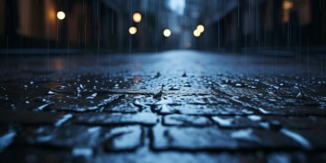 蓝色的雨落在我眼前究竟是哪首歌？