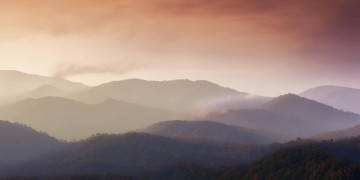 烽烟一望无际究竟出自哪首歌？