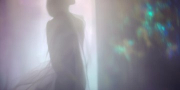 女人应该倾诉吗究竟出自哪首歌？